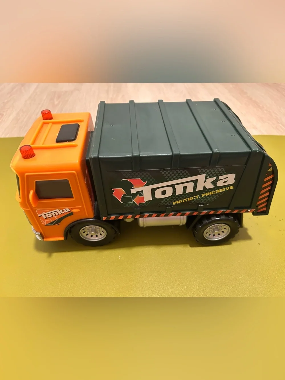 Tonka Protect Preserve Recycling Garbage Truck Orange Green Lights & Sounds 2010
